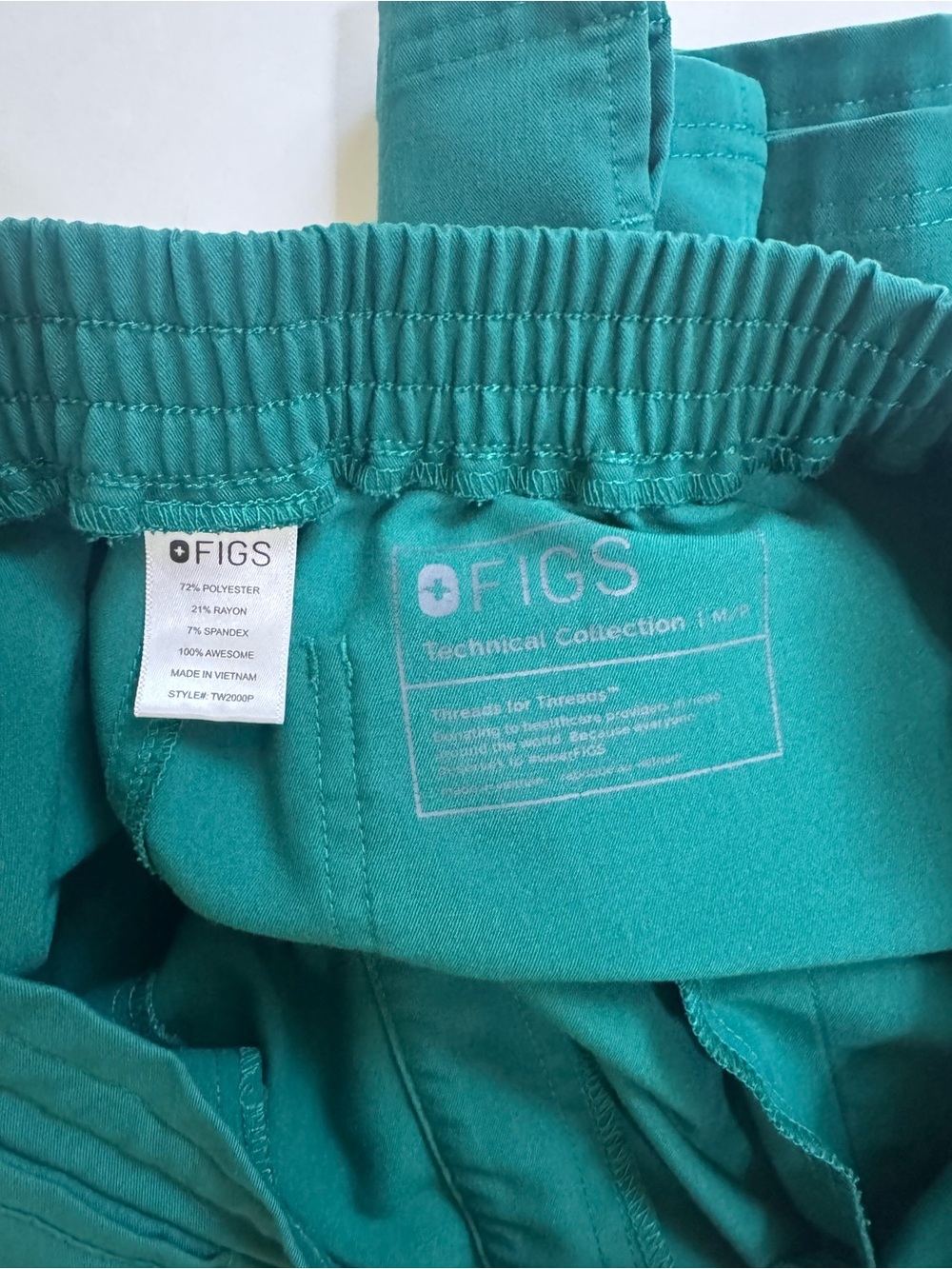 FIGS Technical Collection Scrub Set — Green — Size Medium - Picture 6 of 6